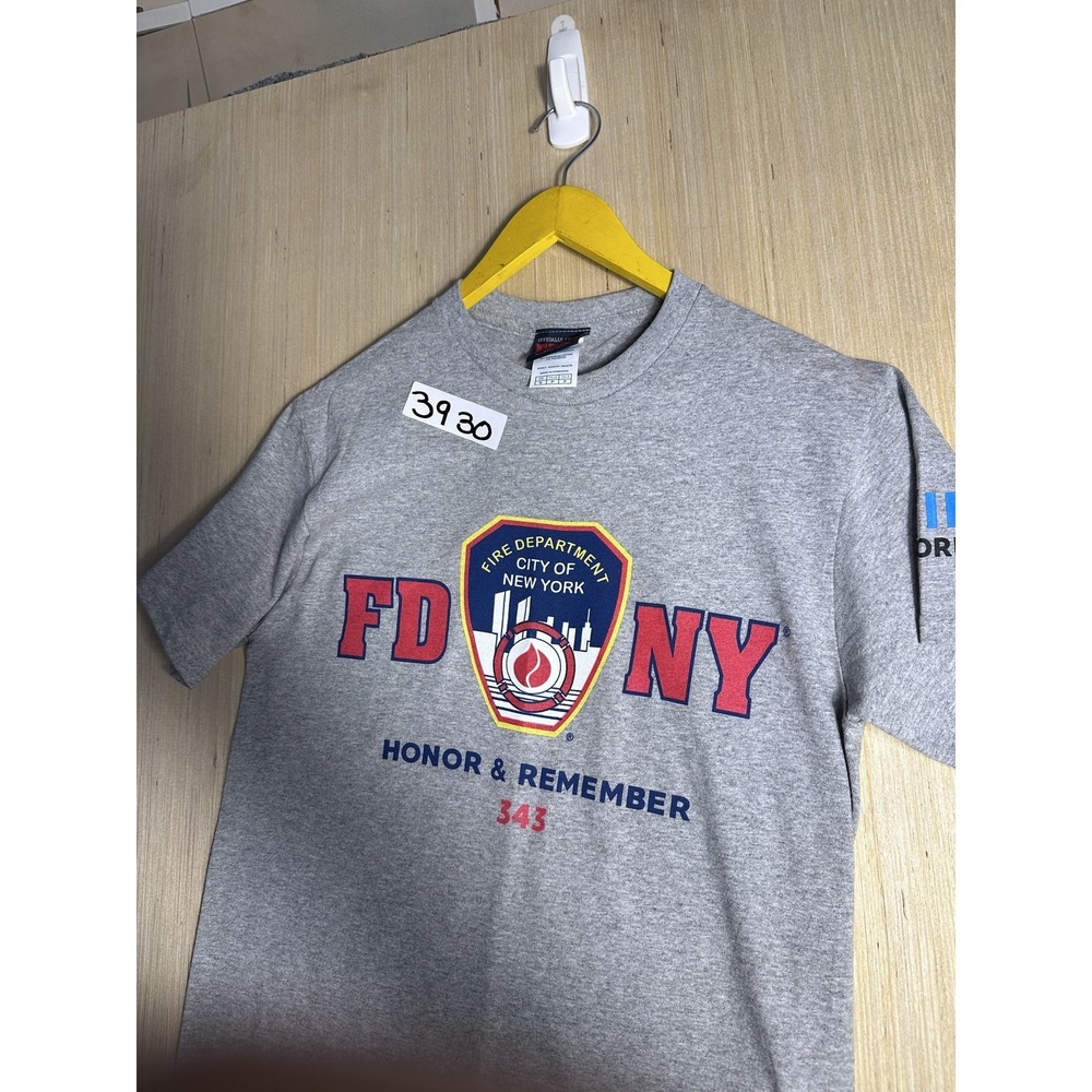 Vintage FDNY Officially Licensed Cotton Adult Gray S Shirt tee short sleeve 911